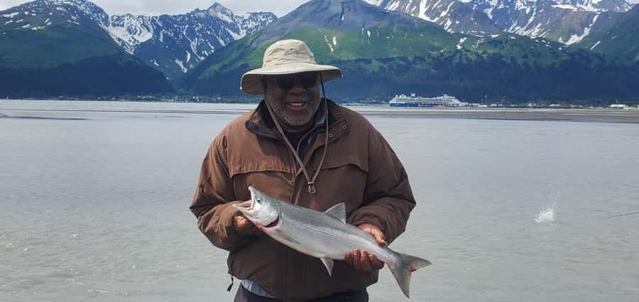 Anchorage: Full-day guided salmon fishing with Hotel Pickup - A realistic look at the 8-hour schedule (the part nobody should guess)