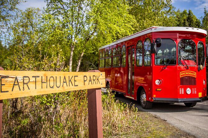 Anchorage Trolley's Deluxe City Tour - Lake Hood Harbor: seaplanes land while you learn the why