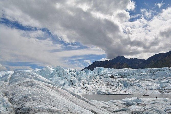 Matanuska Glacier Summer Tour - Lunch at a local eatery with glacier views